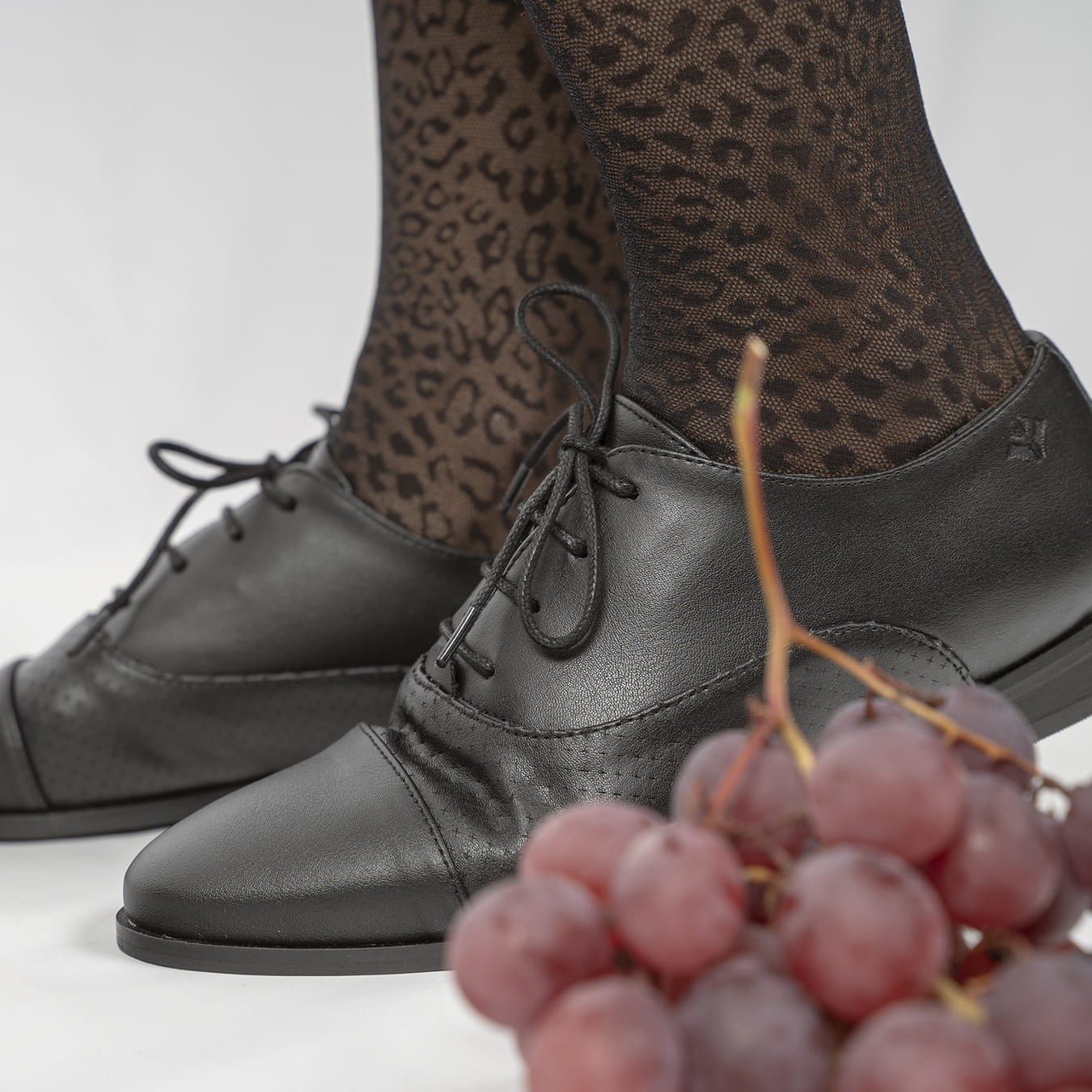 Chaussures de ville végan et écologique femme richelieu noire cuir végétal - Aiko Cog